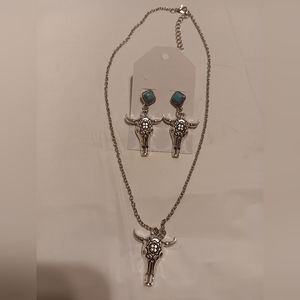 Country design necklace with earrings